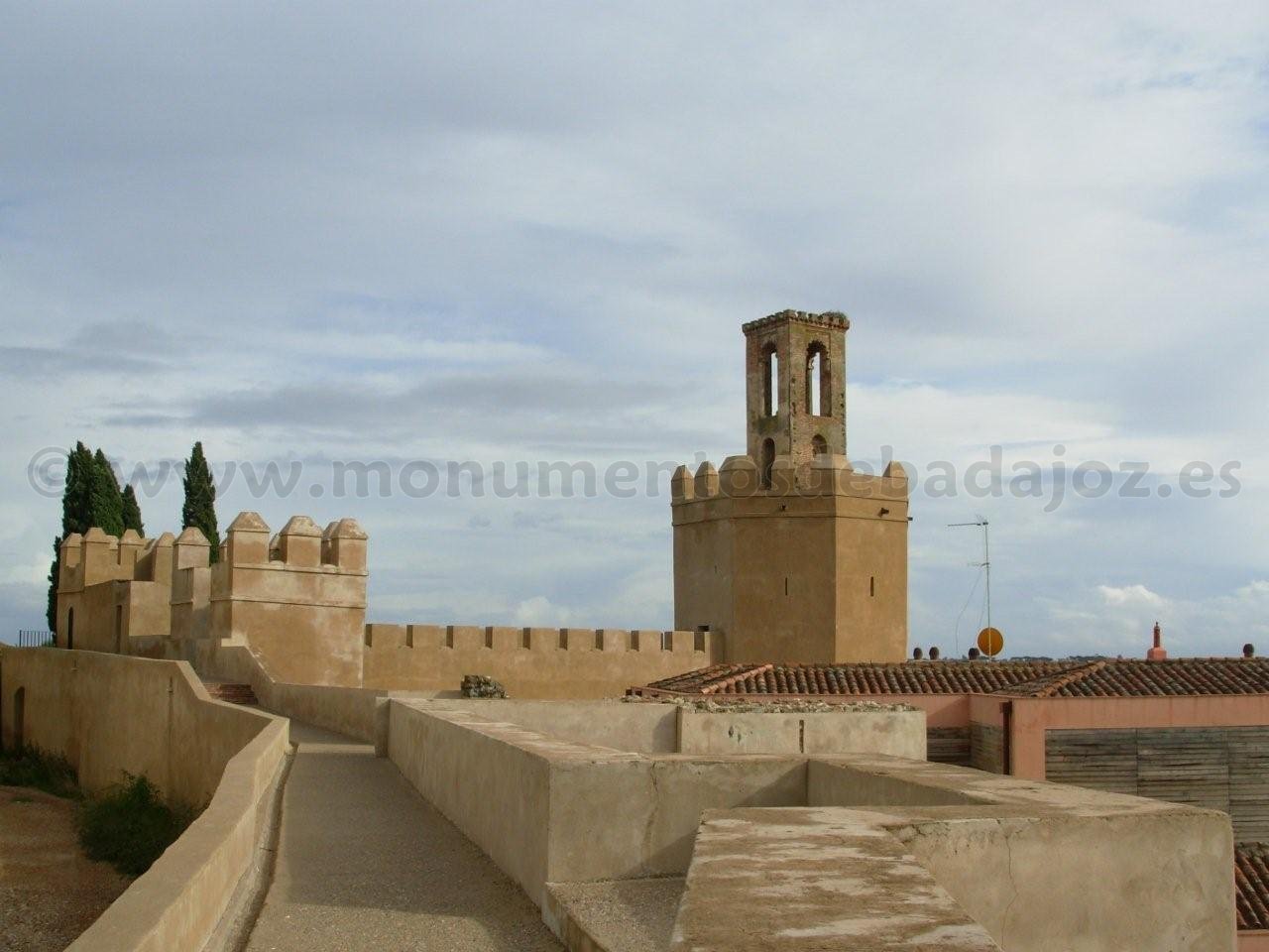 Adarve o paseo de ronda de la muralla de la Alcazaba de Badajoz