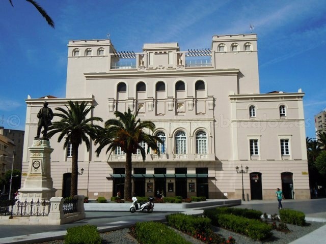 Eclecticismo en Badajoz: Teatro López de Ayala