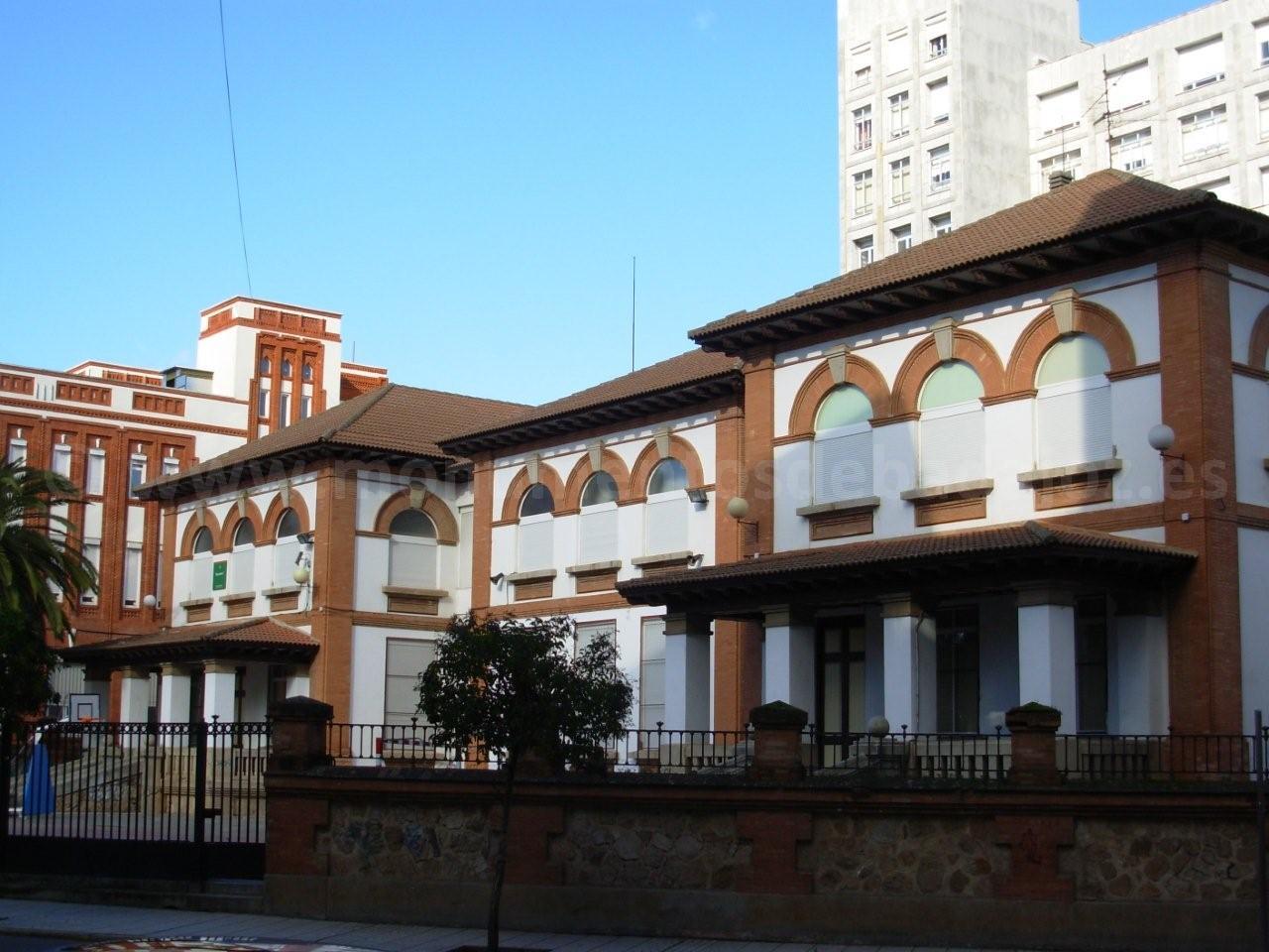 Historicismo regionalista en Badajoz: Colegio General Navarro