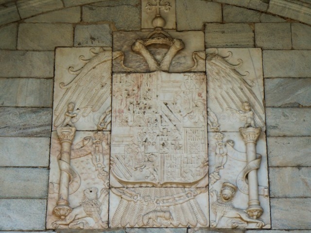 Escudo de Carlos I en la Puerta de Palmas