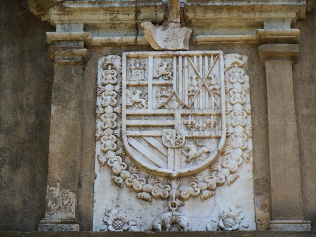 Escudo de Carlos II en la Puerta de La Trinidad, Badajoz