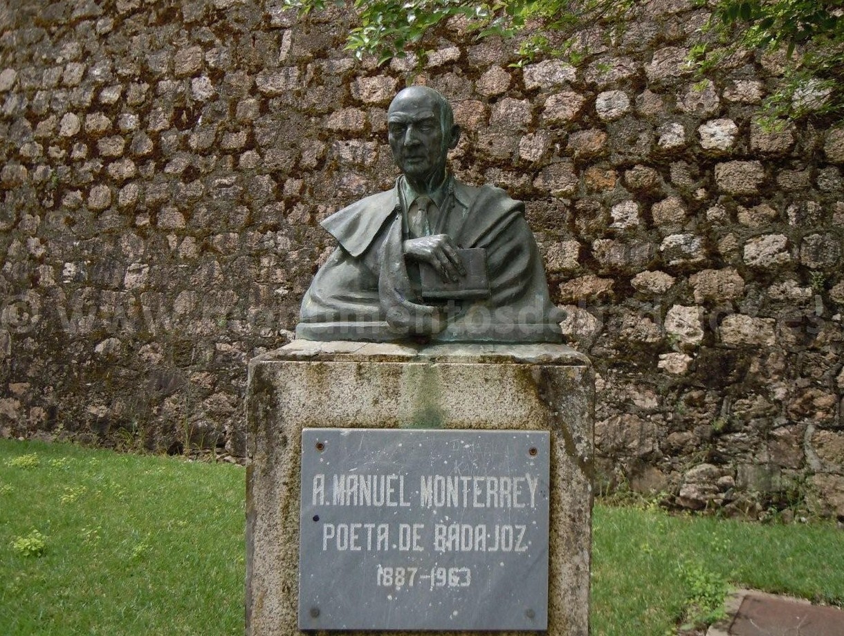 Monumento a Manuel Monterrey, Badajoz