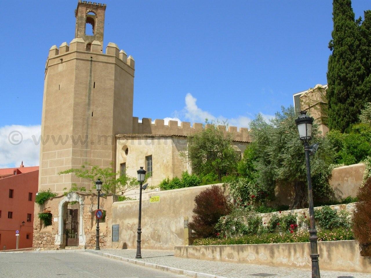 Torre Espantaperros y Jardines de La Galera